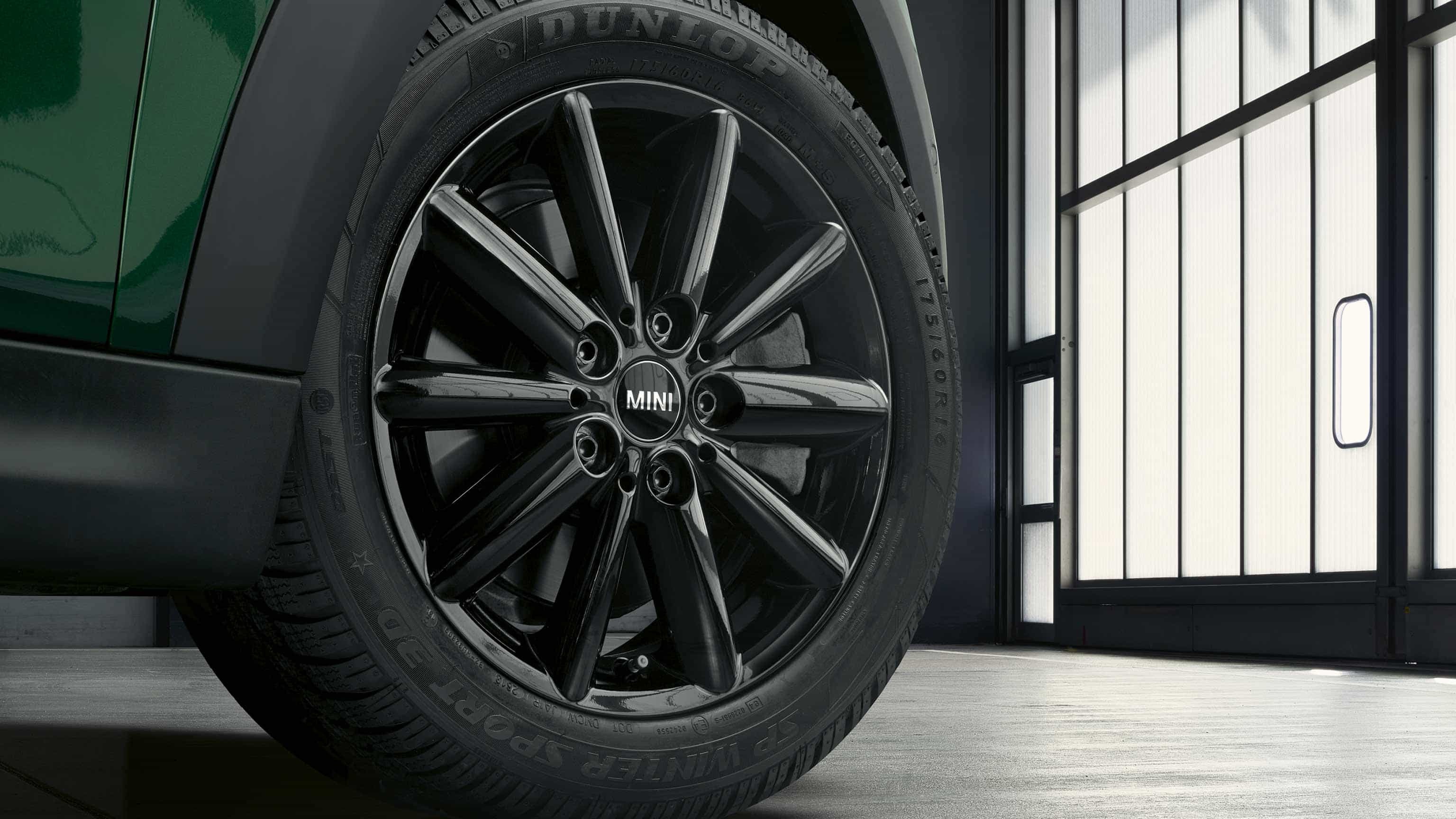 16-inčni Radial spoke točkovi - Jet crne boje - 508